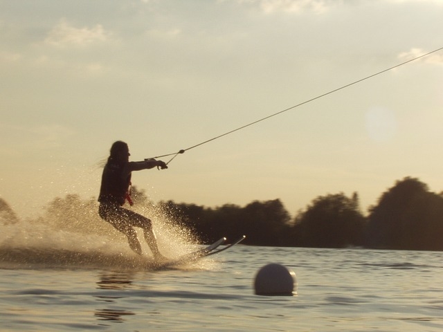 Esquiando con el atardecer